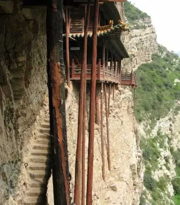 Ngôi chùa nguy hiểm nhất Trung Quốc cheo leo trên vách núi hơn 1.500 năm