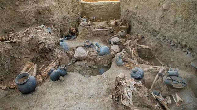 Ngôi mộ tập thể ở Peru hé lộ hàng chục phụ nữ sống chết với nghề dệt vải?