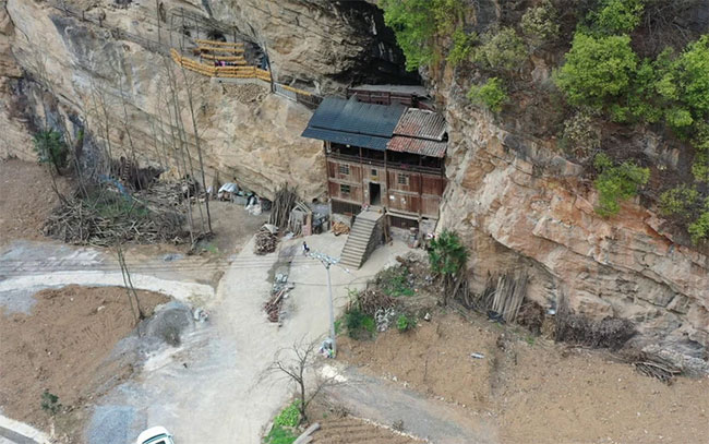 Ngôi nhà vách đá “không tranh chấp với đời hơn 100 tuổi, sở hữu 2 yếu tố ít nơi có