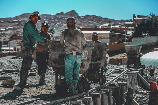 Ngọn núi bạc ăn thịt hàng triệu đàn ông ở Bolivia