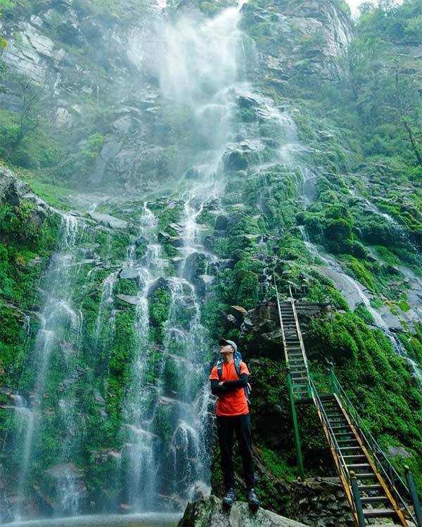 Ngọn thác hùng vĩ ở Lào Cai khiến nhiều người trầm trồ: Không ngờ ở Việt Nam có nơi đẹp như vậy!