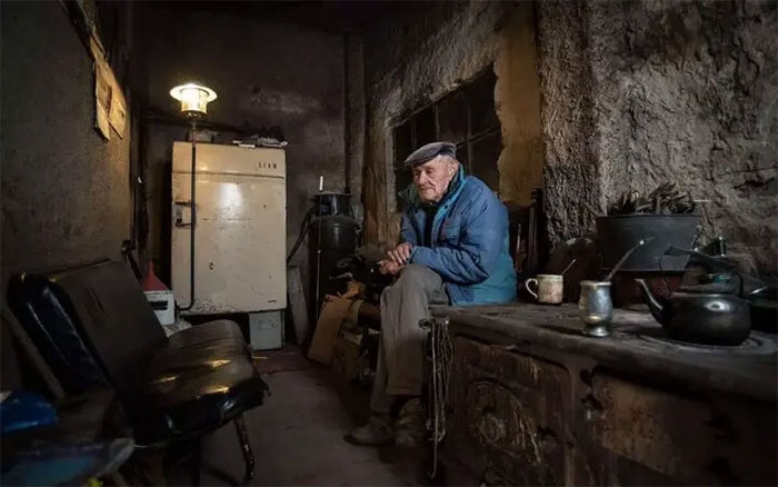 Người cô đơn nhất thế giới 25 năm sống một mình trong thị trấn ma