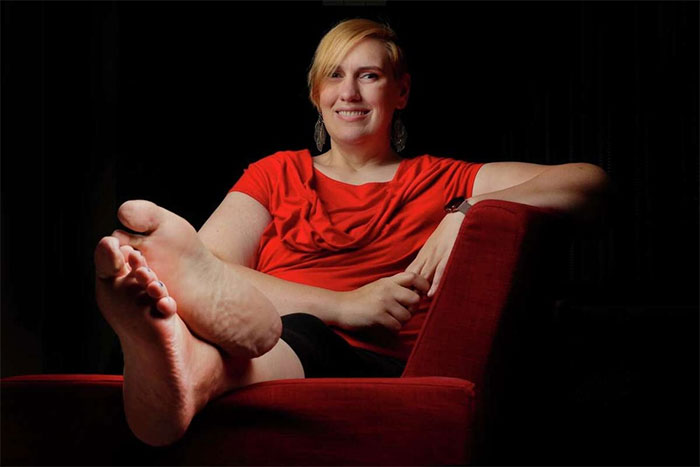 Người phụ nữ có bàn chân lớn nhất thế giới
