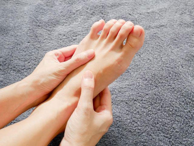 Nguyên nhân gây tê mỏi chân tay và cách xử lý