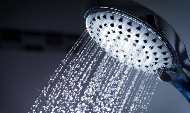 Nguyên nhân khiến CDC Mỹ khuyên người dân không tắm trong mưa dông