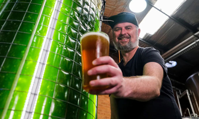 Nhà máy bia lắp lò phản ứng chứa hàng nghìn tỷ vi tảo