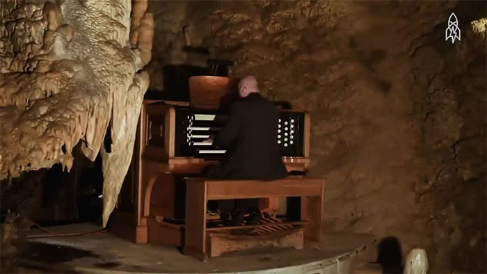Nhạc cụ lớn nhất thế giới rộng 14.100m2 làm từ hang động