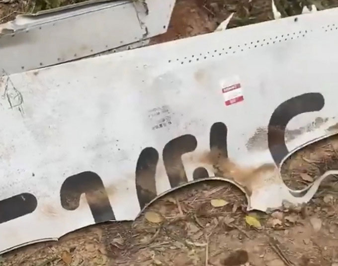 Nhân chứng mô tả máy bay Trung Quốc vỡ nát hoàn toàn