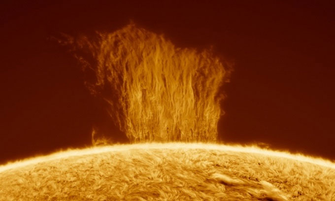 Nhiếp ảnh gia chụp được thác plasma cao 100.000km trên bề mặt Mặt trời