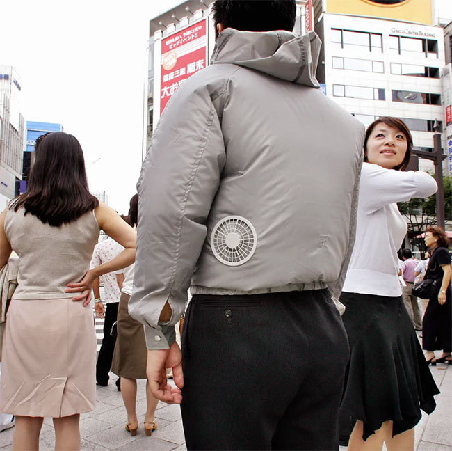 Những biện pháp tránh nóng độc lạ của người Nhật: Ăn cay, té nước và mặc đồ rộng thùng thình