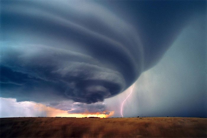 Những cơn bão mang năng lượng mạnh nhất hành tinh