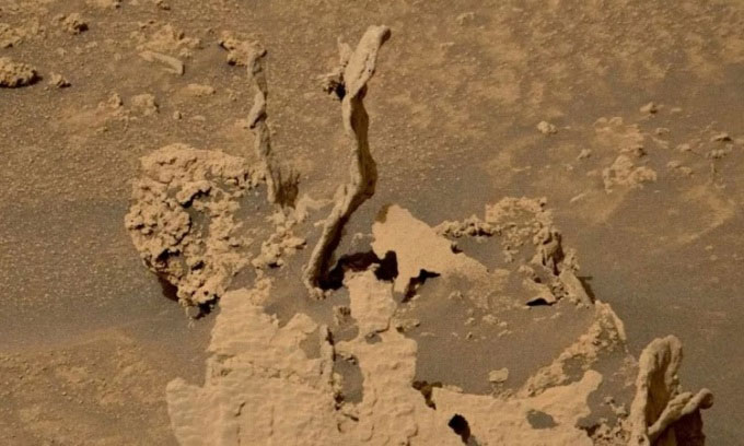 Những cột đá nhọn kỳ lạ trên sao Hỏa