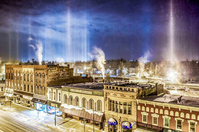 Những cột sáng bí ẩn xuất hiện trên bầu trời Mỹ