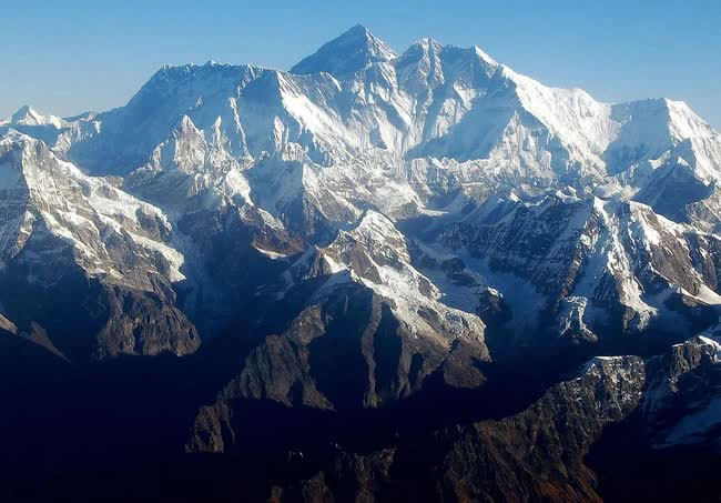Những điều đáng sợ xảy ra với cơ thể con người tại vùng tử thần của đỉnh Everest