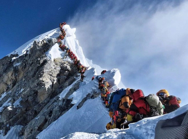 Những điều đáng sợ xảy ra với cơ thể con người tại vùng tử thần của đỉnh Everest