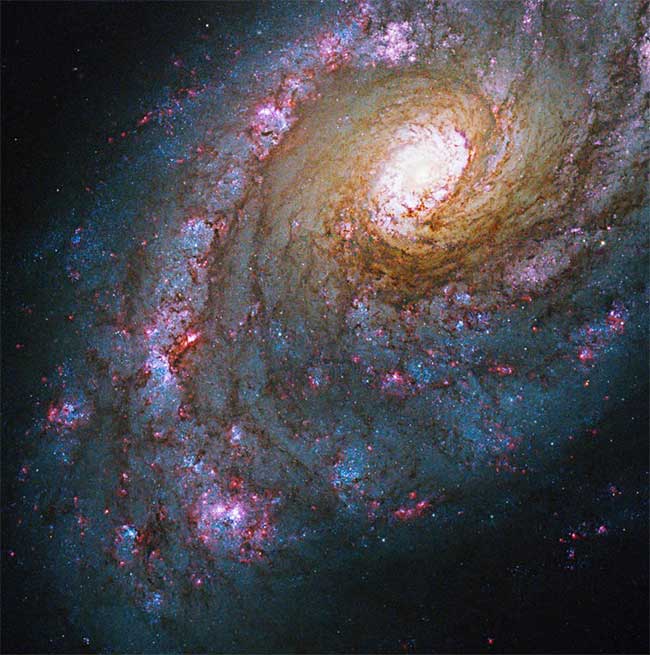 Những hình ảnh vũ trụ ấn tượng chụp bởi kính viễn vọng Hubble
