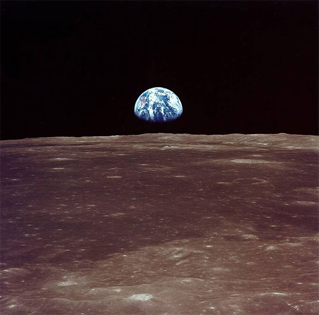 Những khoảnh khắc lịch sử khi con người lần đầu tiên đặt chân lên Mặt trăng