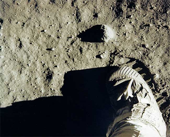 Những khoảnh khắc lịch sử khi con người lần đầu tiên đặt chân lên Mặt trăng