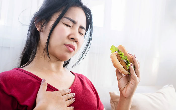 Những lời khuyên sau bữa ăn giúp giảm chứng ợ nóng