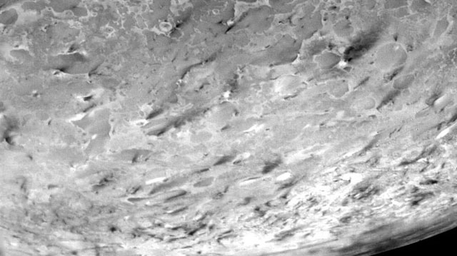 Những sự thật chưa được tiết lộ về Triton - Mặt trăng bí ẩn của Hải Vương tinh