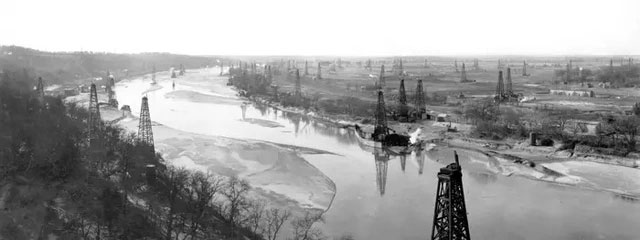 Những sự thật không tưởng về lịch sử ngành dầu khí: Xăng từng rẻ hơn nước, thừa mứa tới mức phải đổ ra sông...
