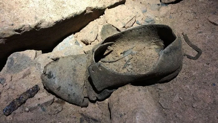 Những vật dụng bất ngờ trong mỏ coban bị bỏ hoang hàng thế kỷ