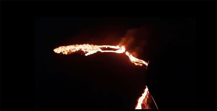 Núi lửa bất ngờ phun trào sau 6.000 năm ngủ yên