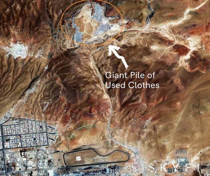 Núi rác quần áo hơn 39.000 tấn ở sa mạc Atacama, Chile nhìn từ vũ trụ