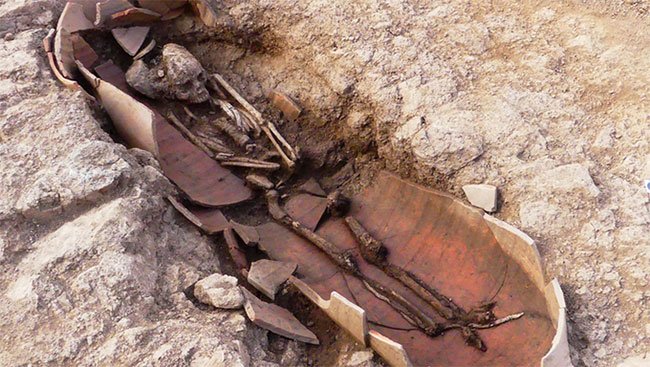 Phát hiện 40 mộ cổ với hài cốt chôn trong bình