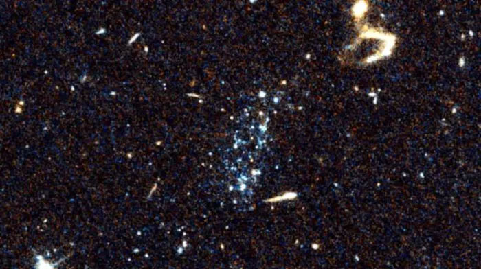 Phát hiện 5 đốm xanh lạ trên bầu trời: Liệu có phải là cụm vật thể vũ trụ hoàn toàn mới?