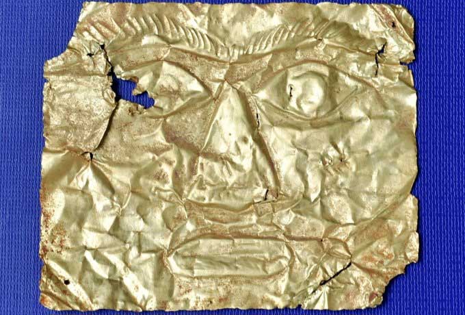 Phát hiện ba mặt nạ vàng dưới mộ cổ ở Vũng Tàu