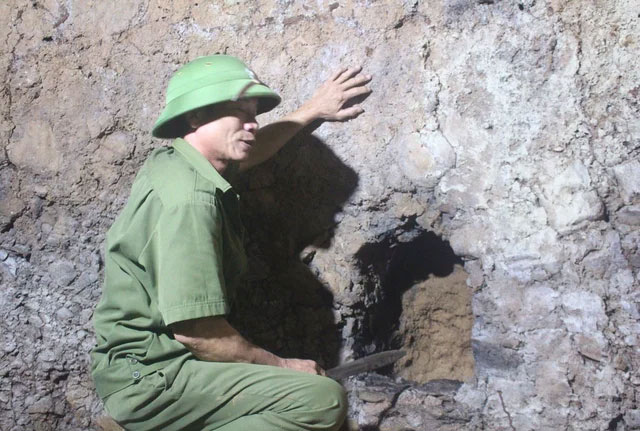 Phát hiện căn hầm bí ẩn ghép bằng những viên đá suối và đất sét giữa khu rừng già ở Nghệ An