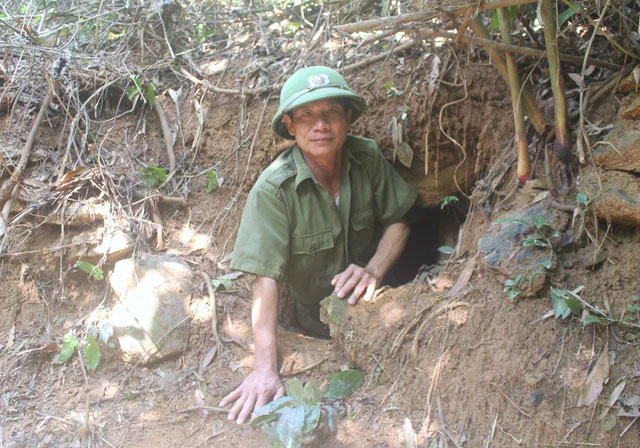 Phát hiện căn hầm bí ẩn ghép bằng những viên đá suối và đất sét giữa khu rừng già ở Nghệ An