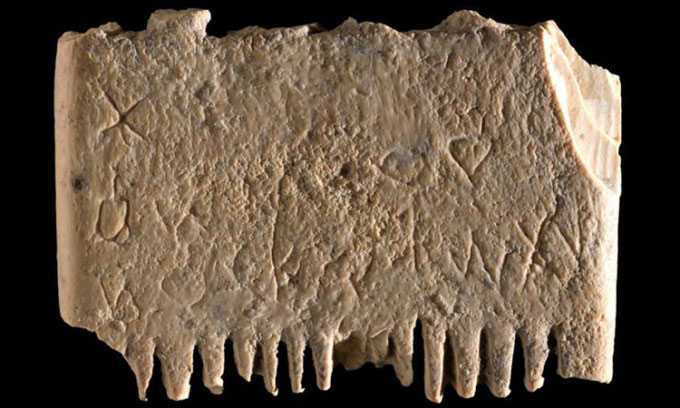 Phát hiện chiếc lược ngà 3.700 năm khắc lời ước diệt chấy