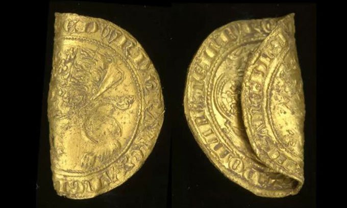 Phát hiện hai đồng tiền vàng cổ trị giá tới 16.700 USD