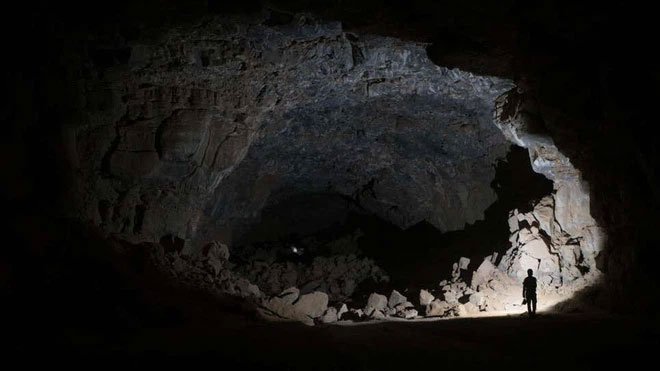 Phát hiện hang động chứa đầy xương được linh cẩu cất giấu hàng nghìn năm qua, có cả xương người tiền sử