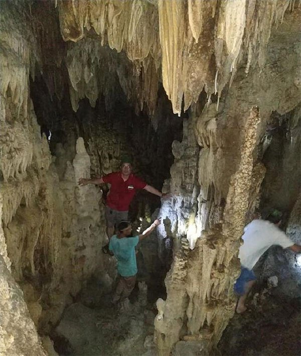 Phát hiện hang động thạch nhũ tuyệt đẹp, có hình thù kỳ lạ ở Quảng Trị