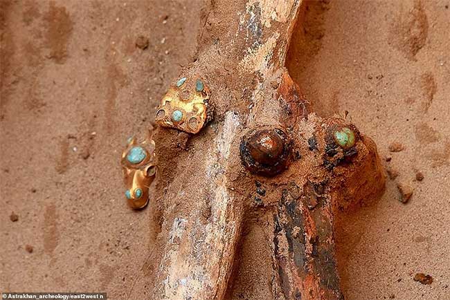 Phát hiện kho báu và bộ xương quý tộc 2.000 năm tuổi ở Nga
