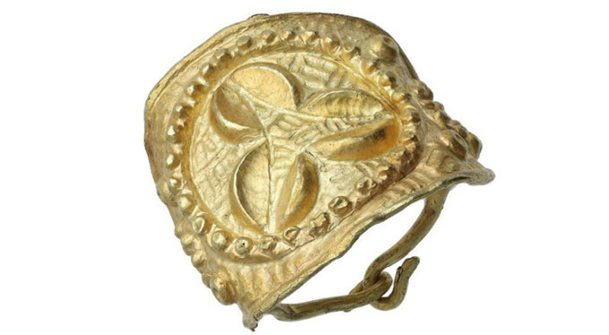 Phát hiện nhẫn vàng quý hiếm 2.000 năm tuổi trị giá tới 36.000 bảng Anh