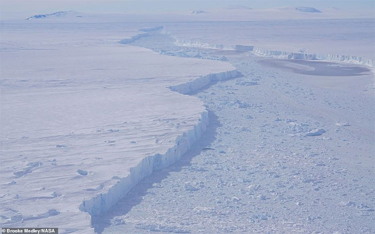 Phát hiện thành phố băng trôi khổng lồ ở Nam Cực