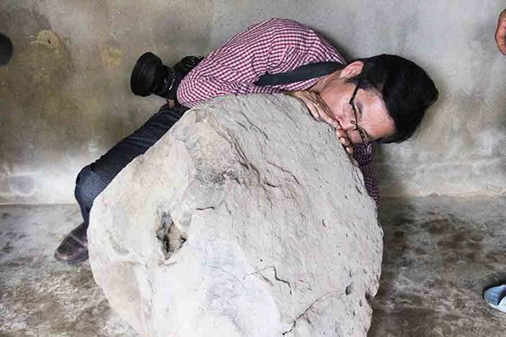 Phát hiện tù và bằng đá nặng 200kg trên thảo nguyên Bùi Hui, Quảng Ngãi