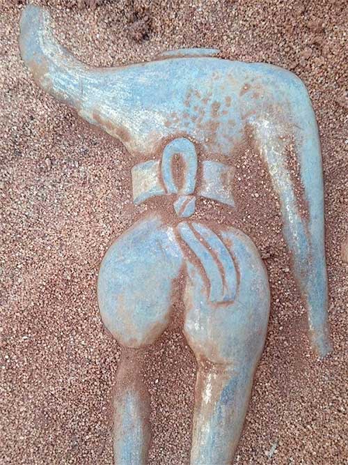 Phát hiện tượng Phật bằng đồng trên bãi biển Australia