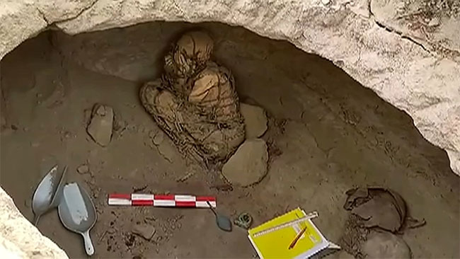 Phát hiện xác ướp nghìn năm tuổi, các nhà khảo cổ sững sờ với tư thế kỳ quái, càng nhìn càng sợ