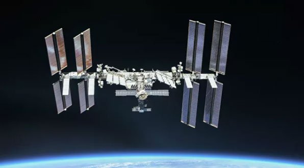 Phi hành gia dùng... bọt xà phòng để tìm vết rò rỉ trên ISS
