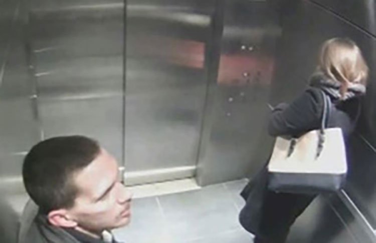 Phụ nữ nên làm gì khi bị tấn công tình dục trong thang máy?
