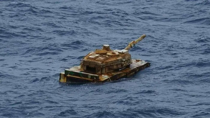 Quân đội Indonesia đau đầu với xe tăng bí ẩn... trôi nổi ngoài biển