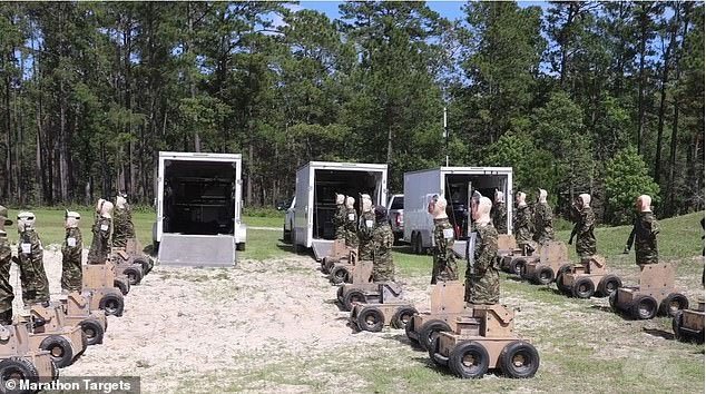 Quân đội Mỹ dùng robot có thể chửi thề bằng 57 ngôn ngữ nếu bị bắn trúng làm bia tập bắn