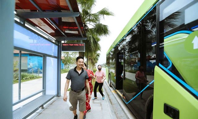 Review siêu chân thật tuyến xe buýt điện đầu tiên tại Hà Nội