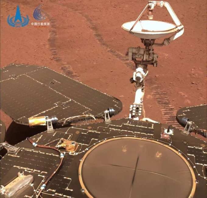 Robot Chúc Dung của Trung Quốc chụp ảnh tự sướng trên sao Hỏa
