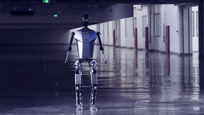 Robot hình người đa năng tự phát triển đầu tiên của Trung Quốc